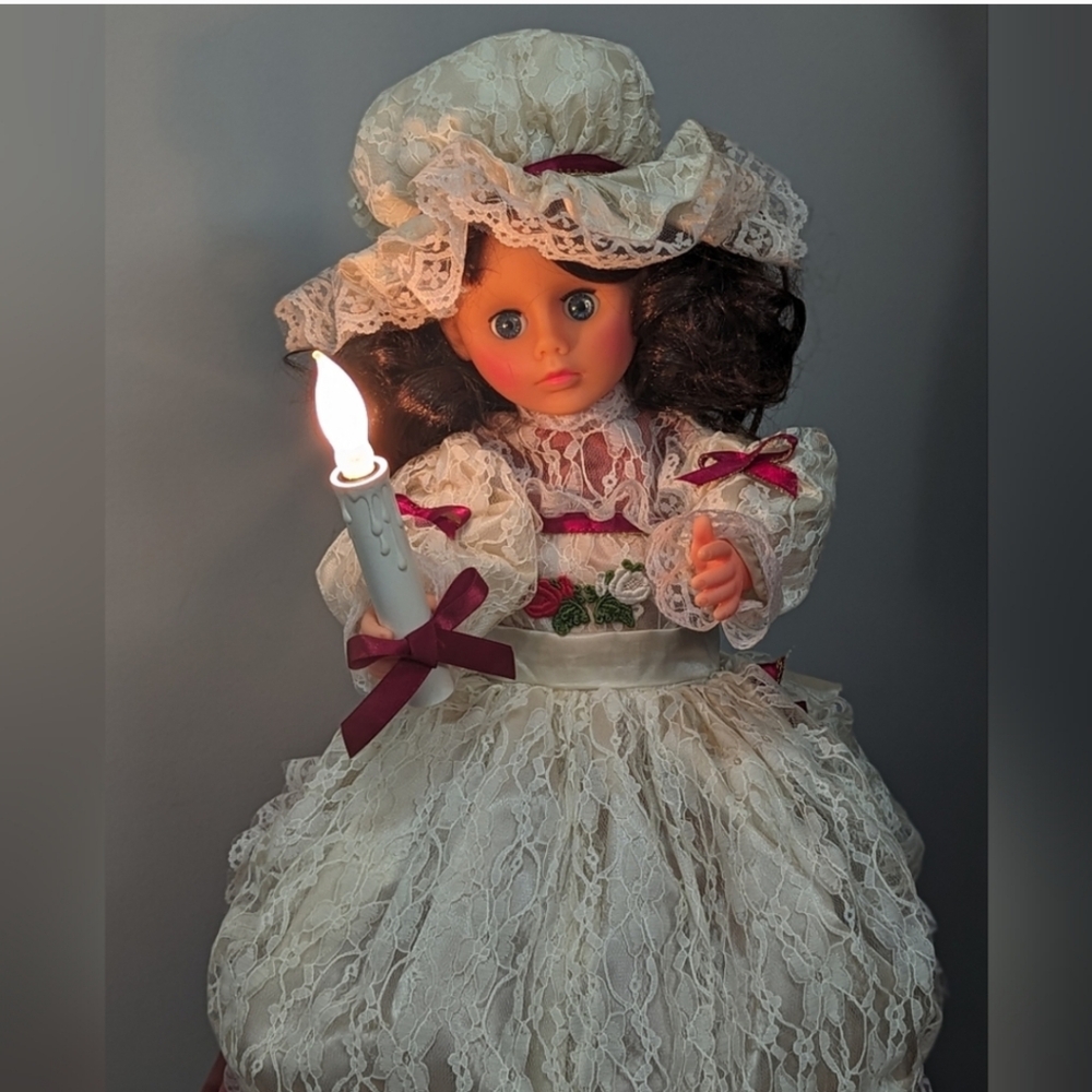 RALPH LAUREN CHRISTMAS STYLE Animated Victorian Caroler Vintage